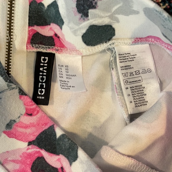 Floral flowy mini skirt - Picture 2 of 4